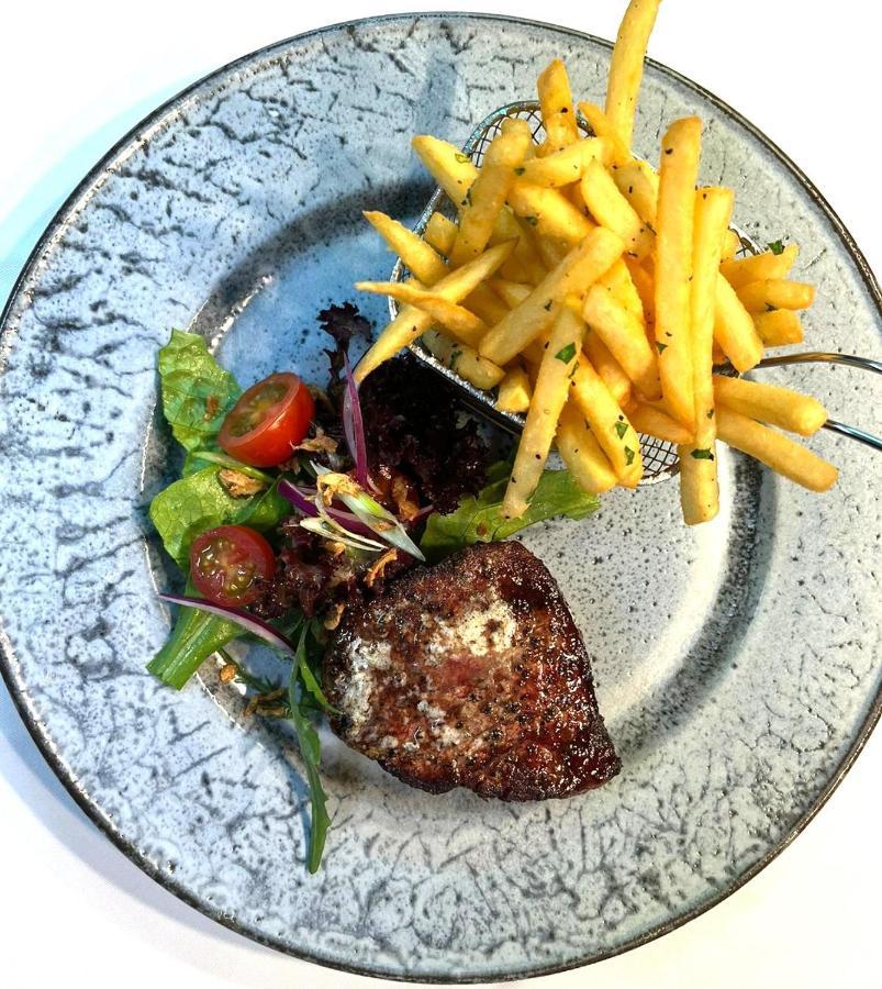 Jabajak Vineyard Restaurant & 5* Whitland